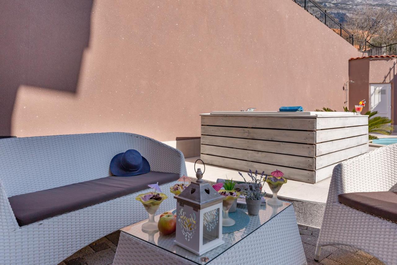 Andela 3 Apartment