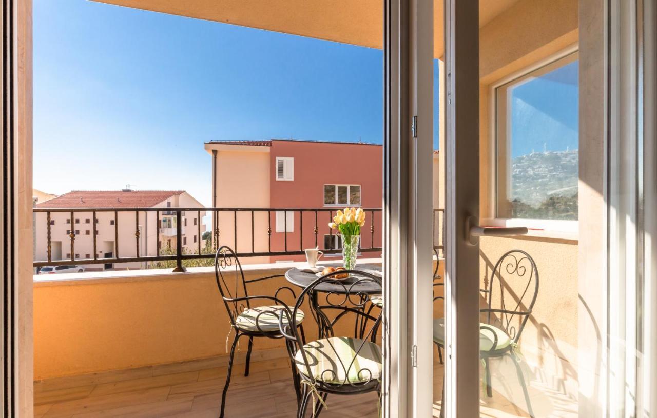 Andela 3 Apartment Makarska